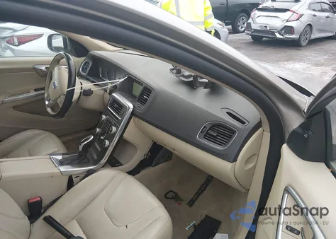 2016 Volvo S60 T5 Premier z USA, uszkodzony, nr VIN YV1612TK7G2392452